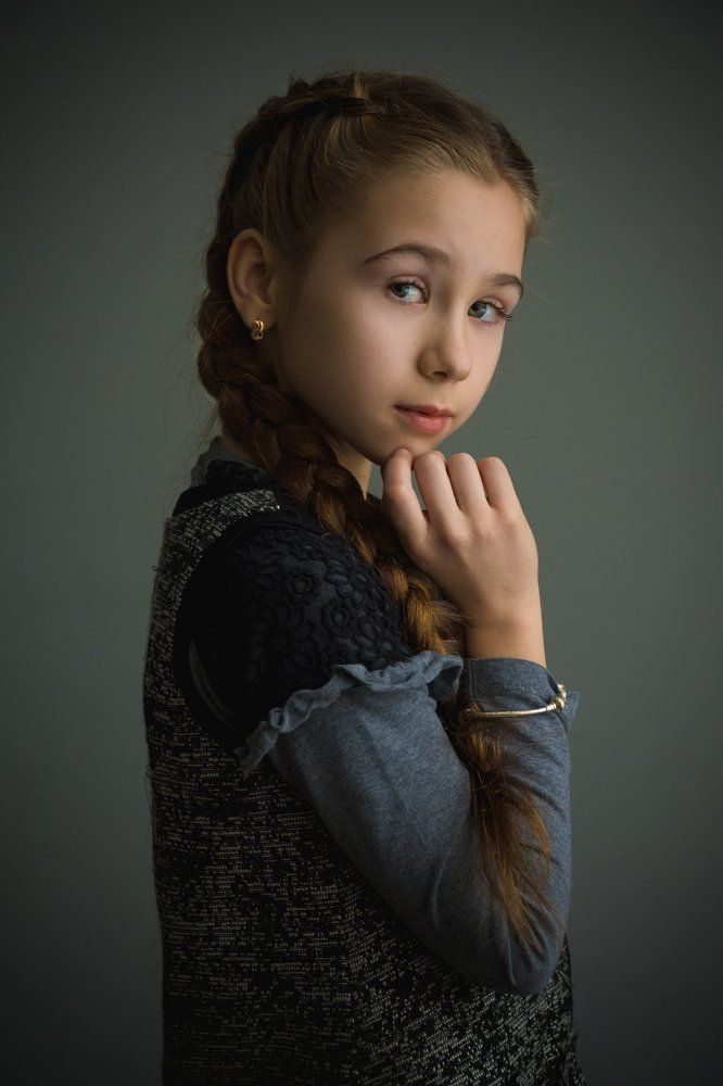 Девушка с браслетом