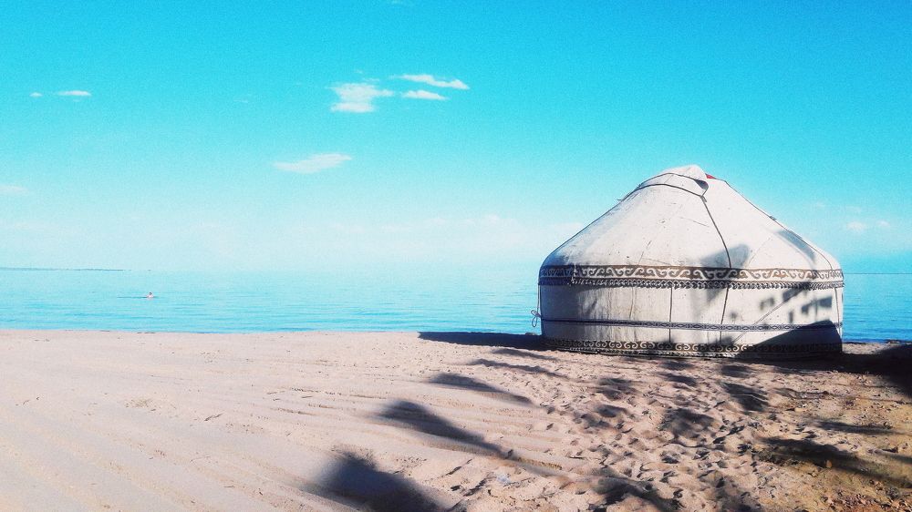 На берегу Иссык-куля