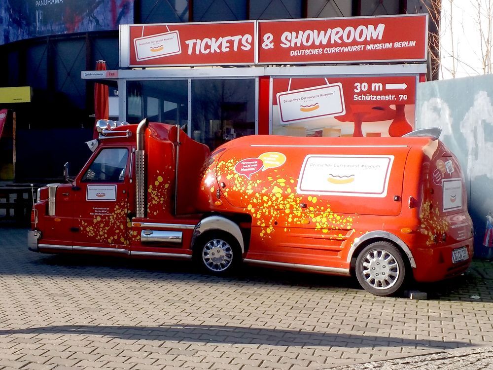 Берлинские улочки радуют интересными машинками;-)