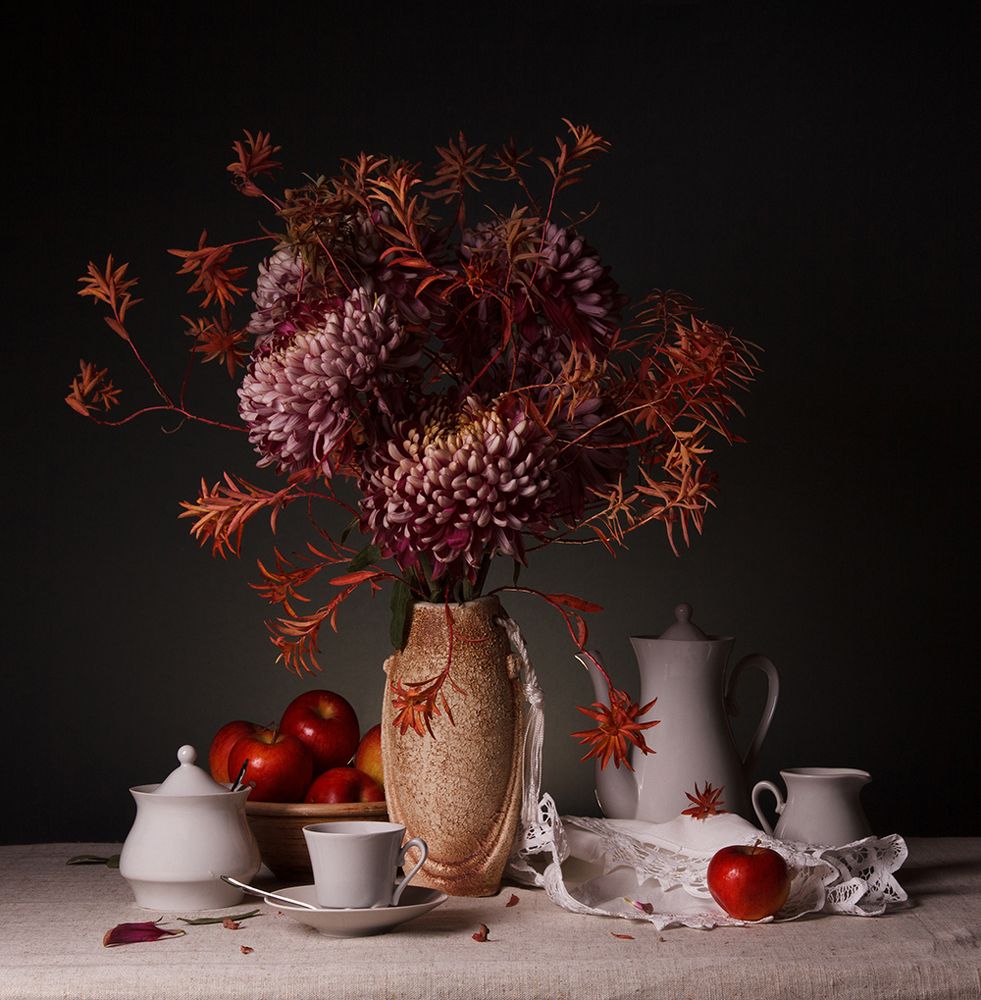 Still life with chrysanthemums