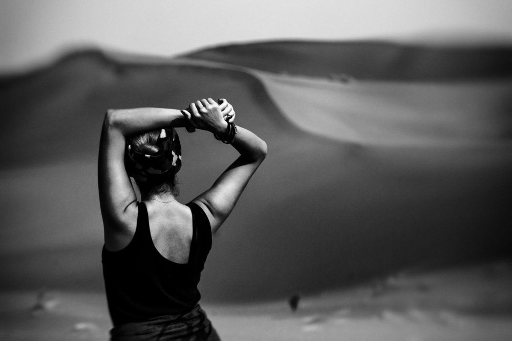 Do not look at behind