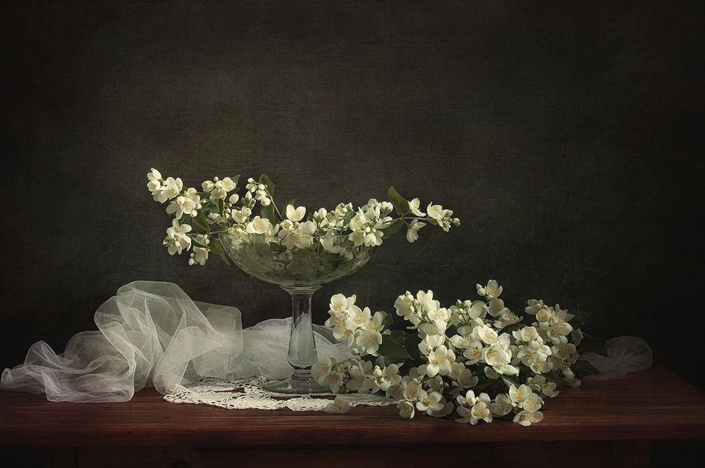 Ароматы жасмина.