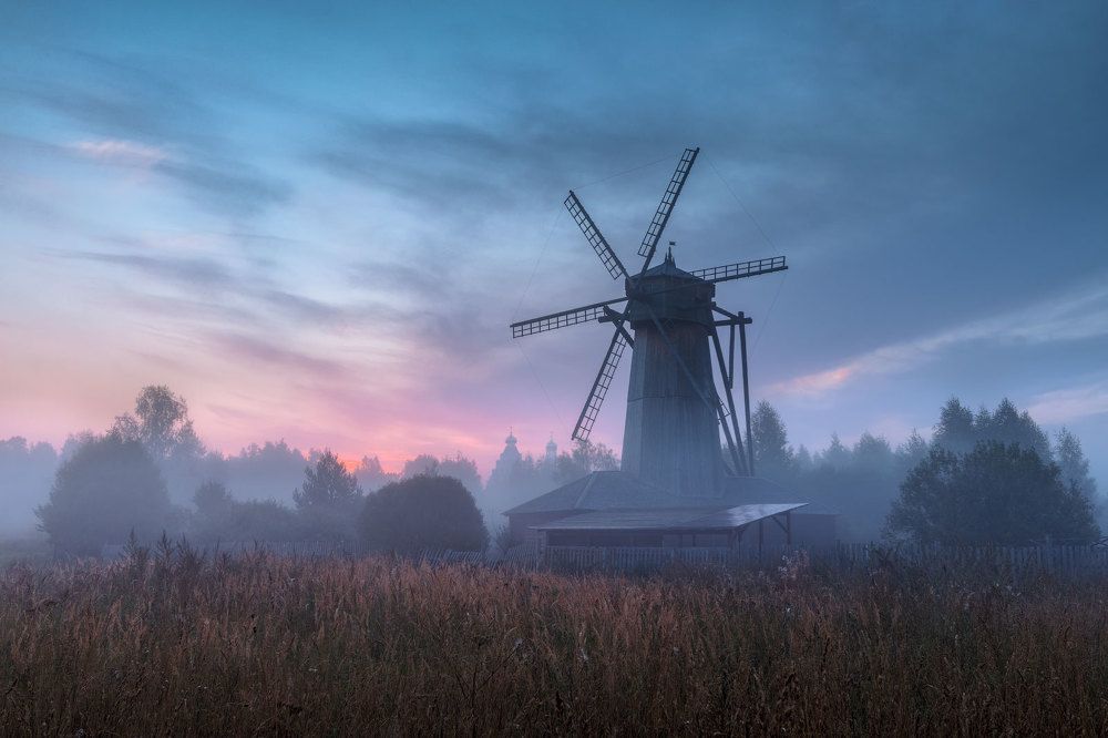 Рассвет у мельницы