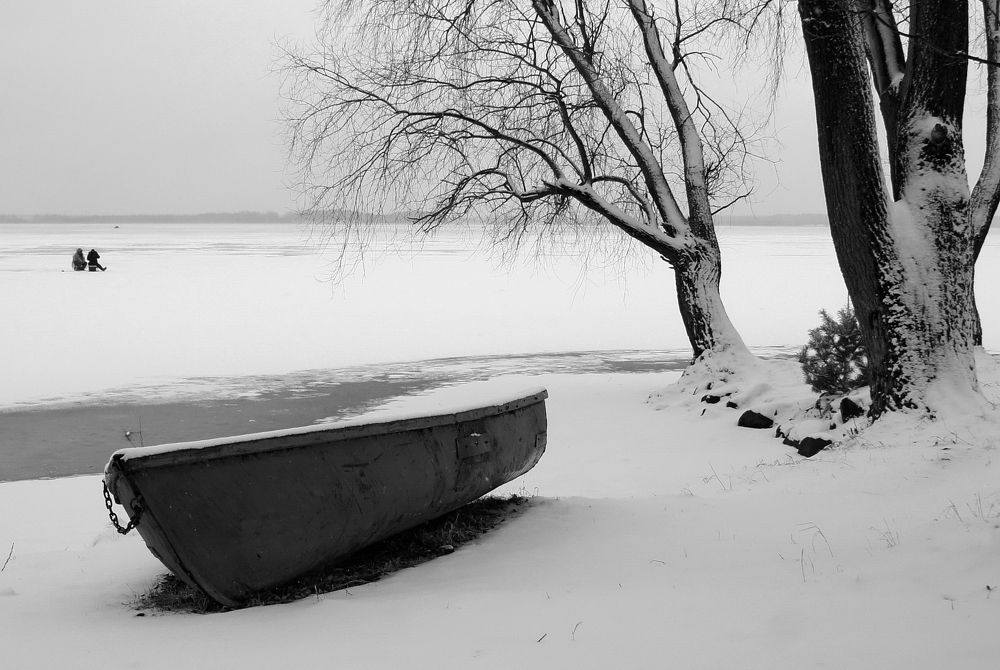 Одинокая лодка