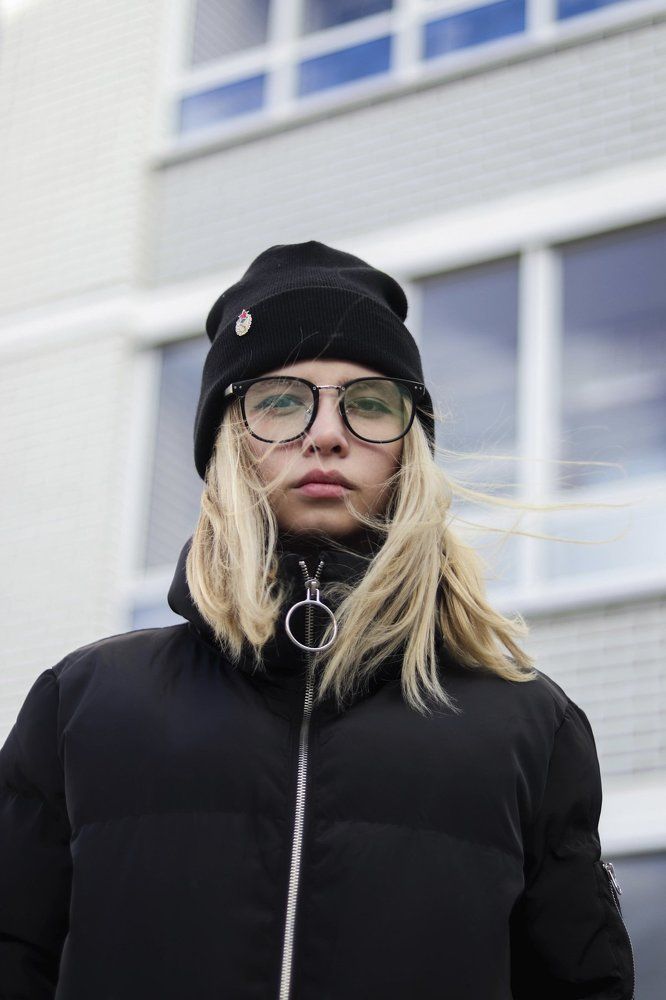 Девочка в городе