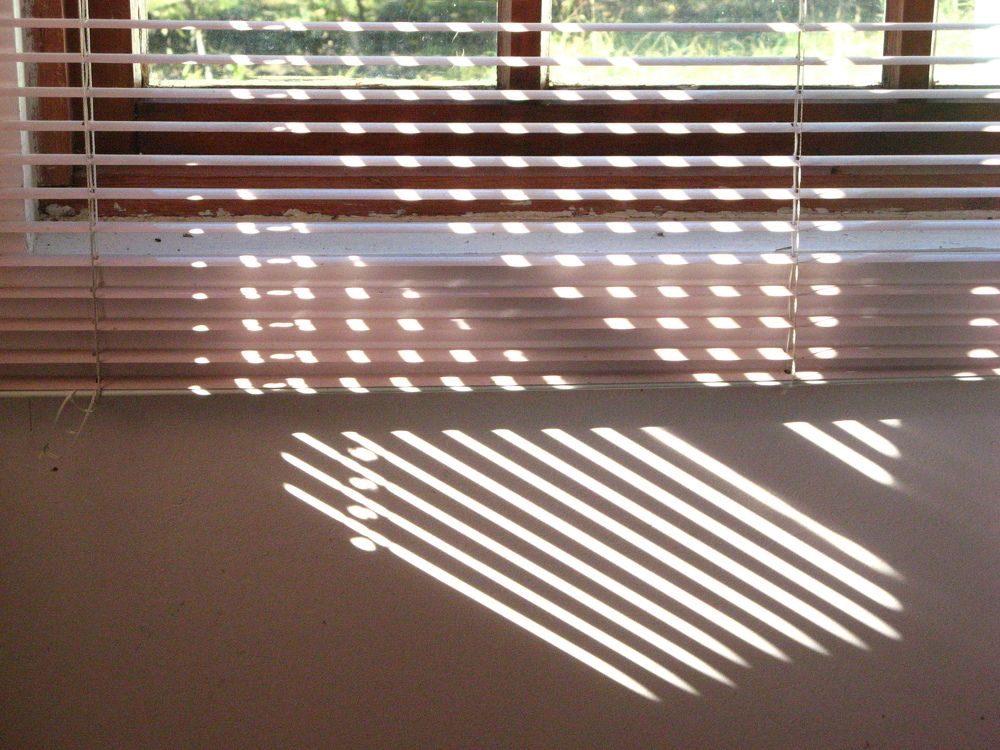 тени на окне.shadows on the window