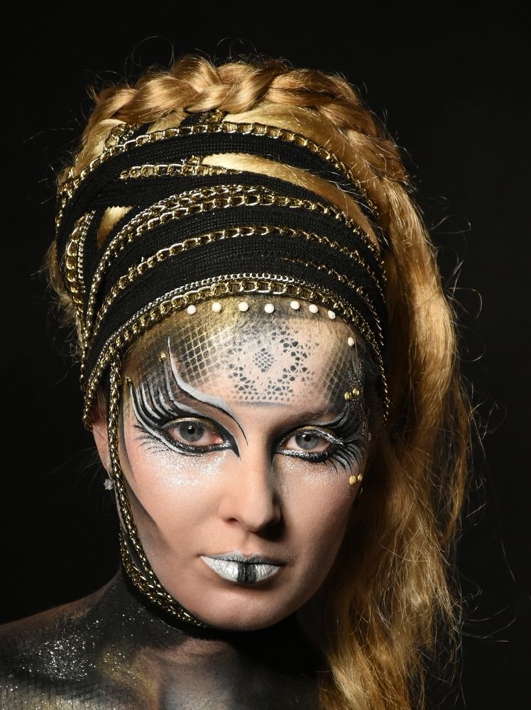 EXTRAVAGANT PORTRAIT