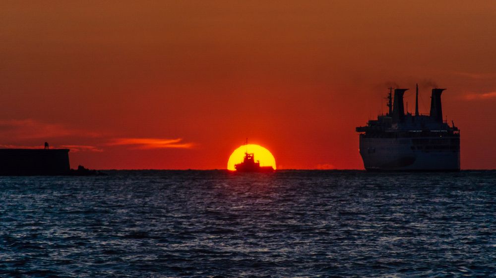 Как провожают пароходы