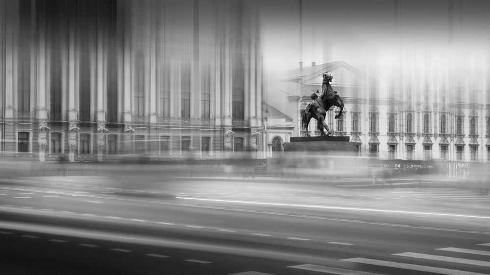 Средь пены дней.