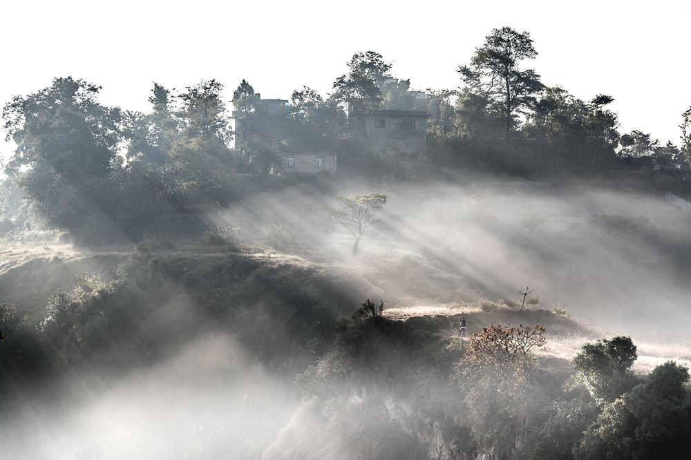 в лучах рассветного солнца