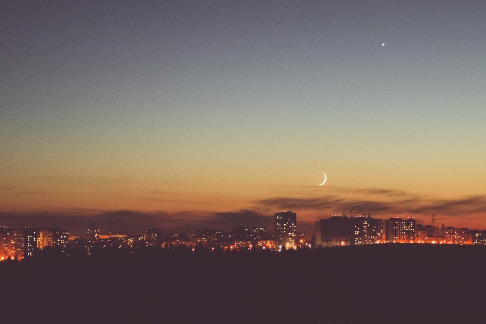 Одинокие Луна и Венера