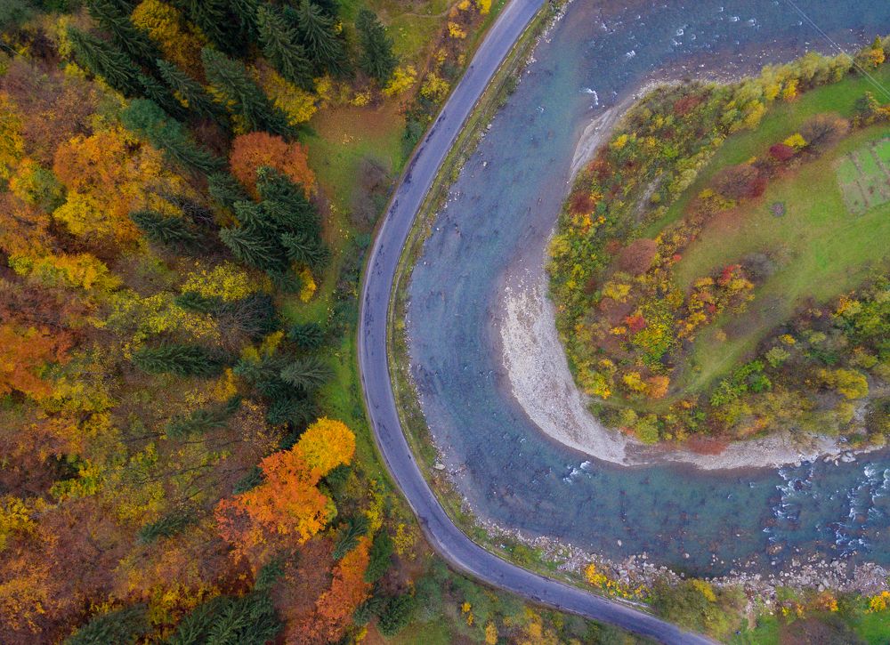 Вид на реку в Карпатах