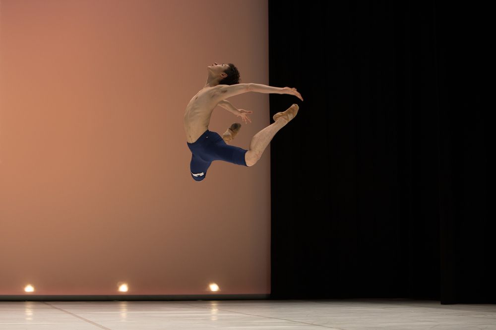 Flying dancer