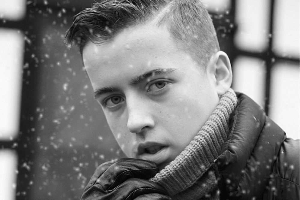 Падал прошлогодний снег