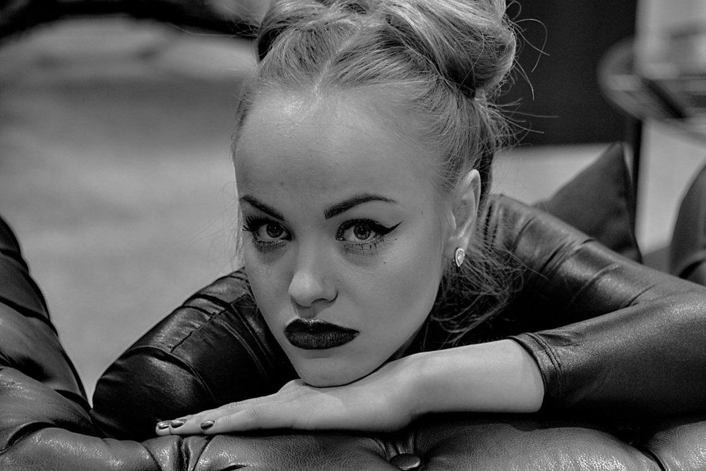 ПОСМОТРИ  НА  МЕНЯ .