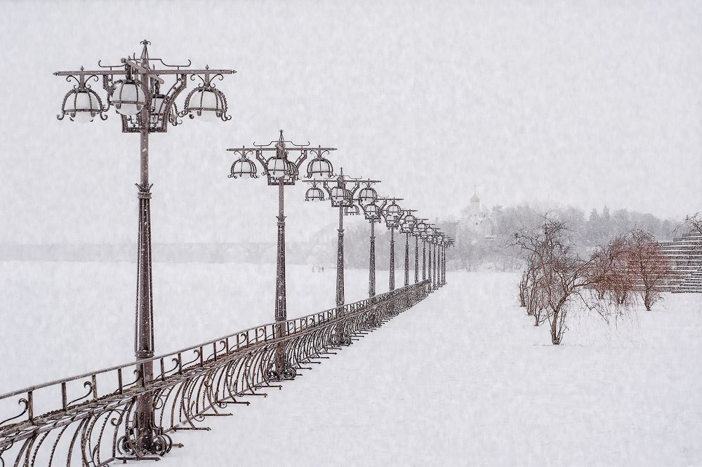 А снег идет