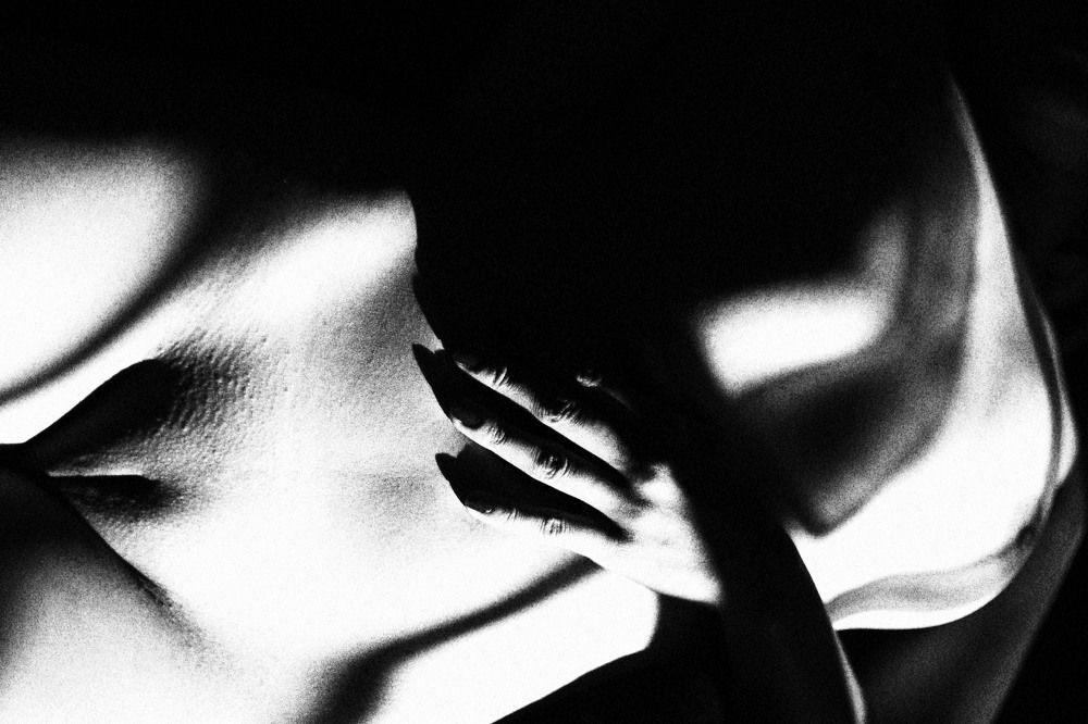 “La mano qué mece la cuna”