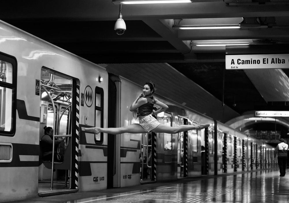 Dance in the subway Santiago de Chile