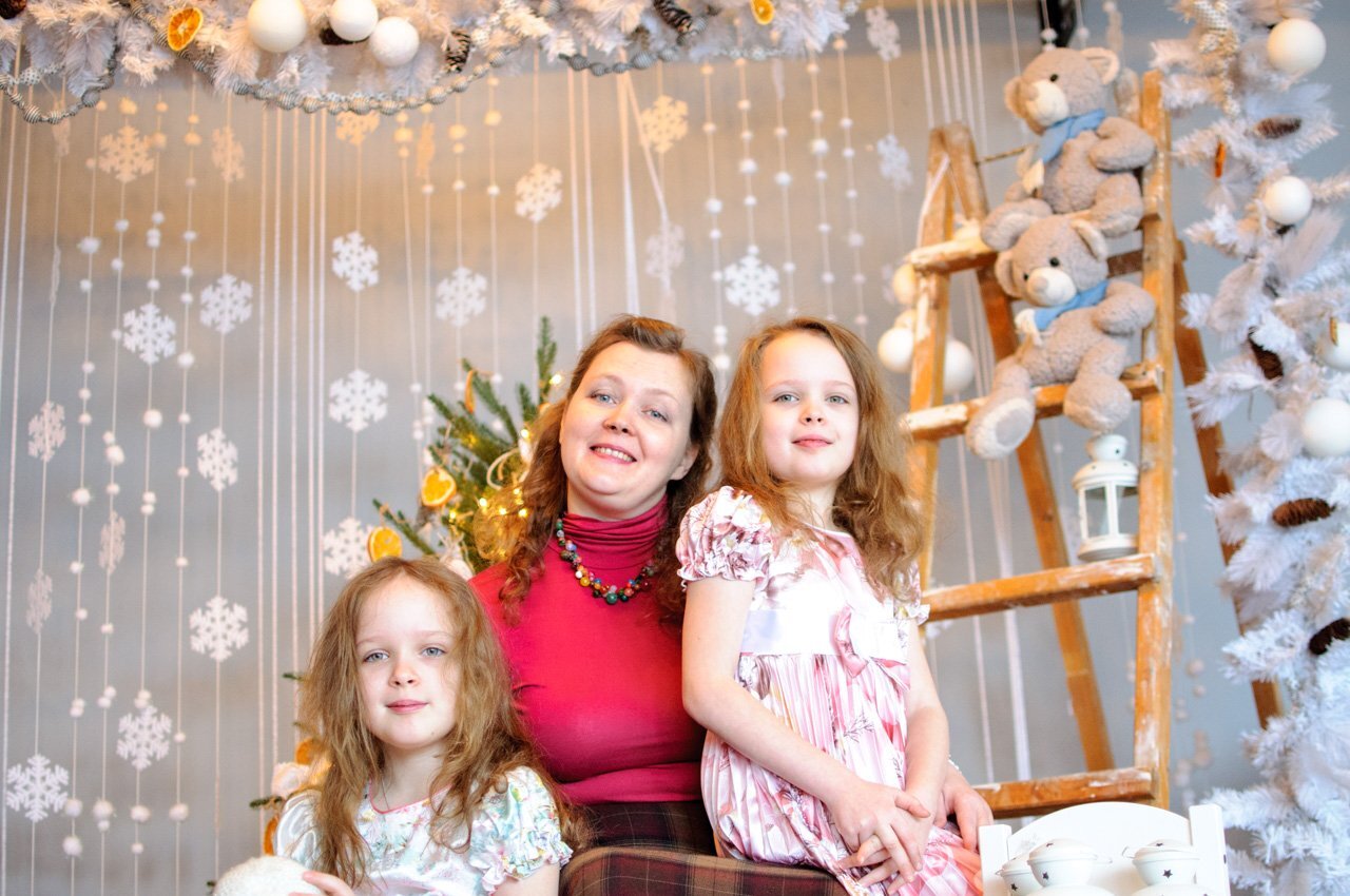 Mom and Daughters