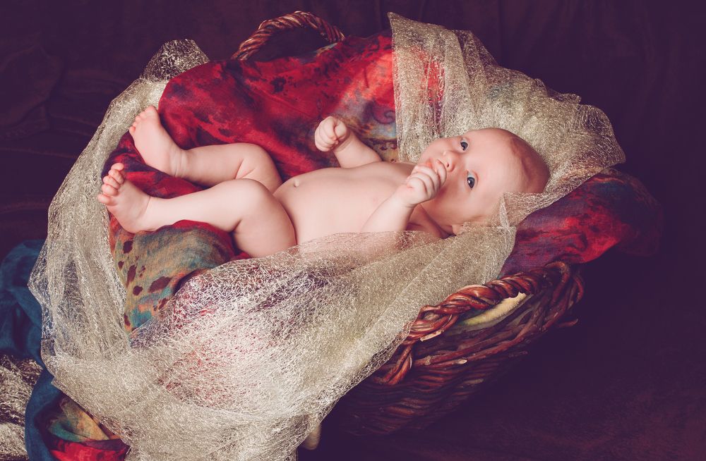 Малыш в корзине