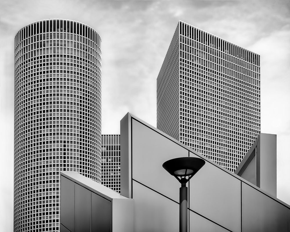 Steel crown for a concrete city