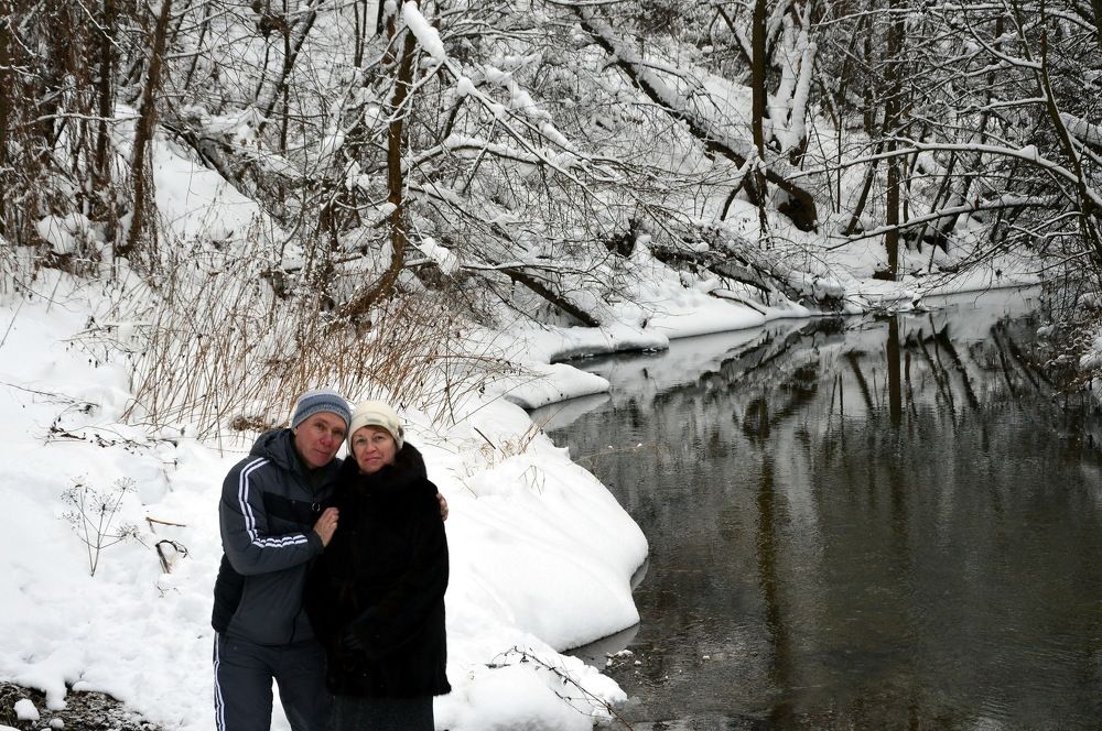Зимой у речки романтики