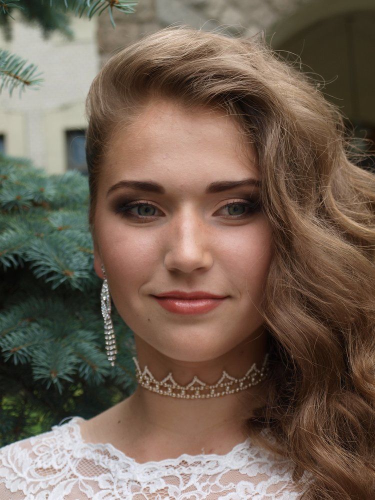 Выпускница.