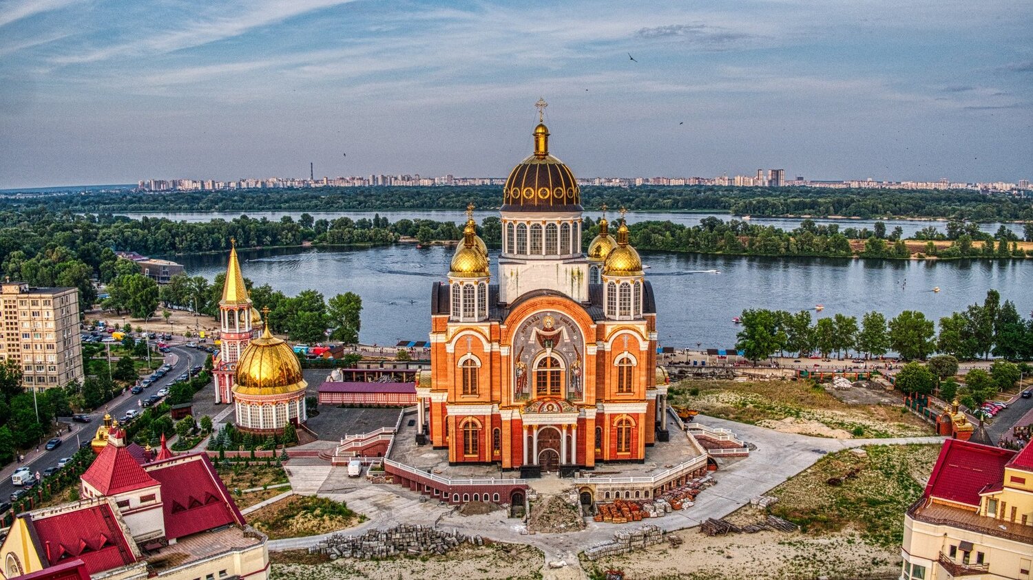 Золотые купола...