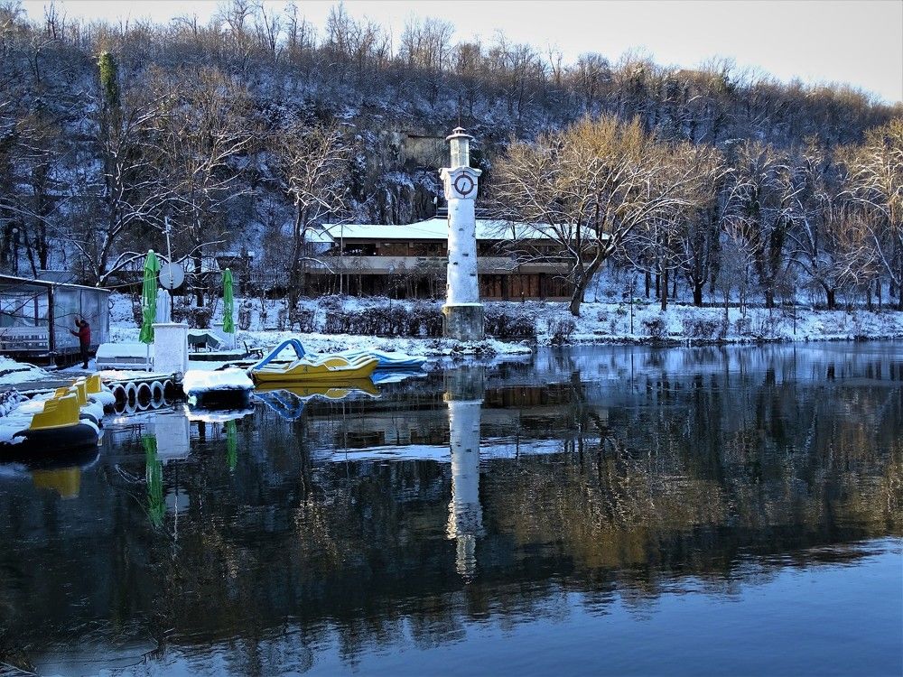 Symmetrical reflections in Lake Kaylaka