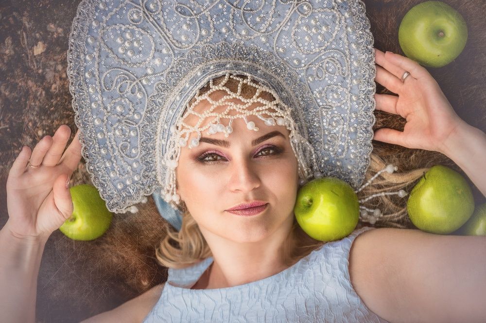 В кокошнике