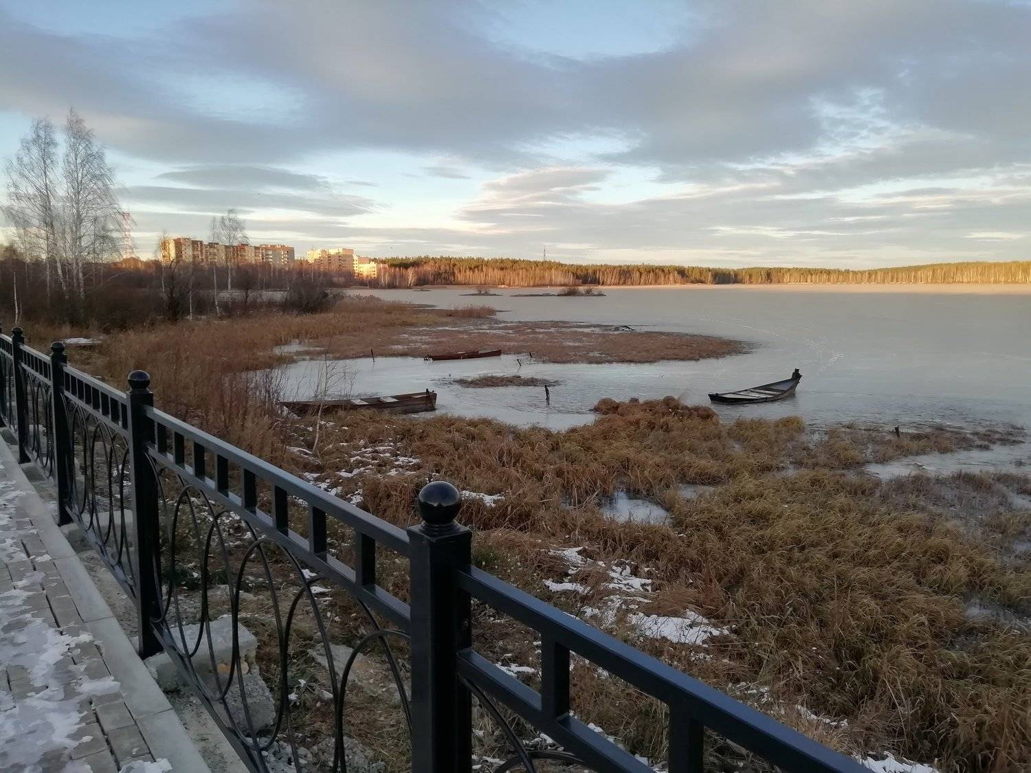 Кировградский пруд в ноябре