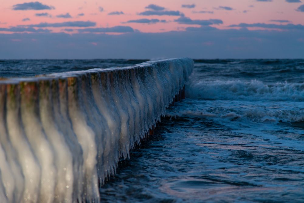 волнорезам холодно