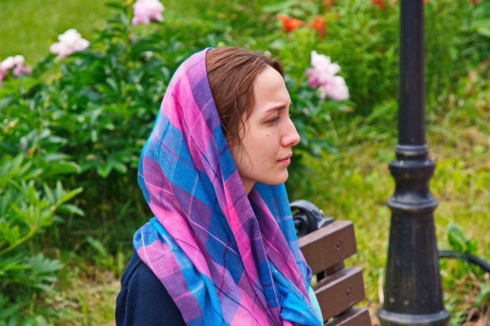 В монастырском саду.