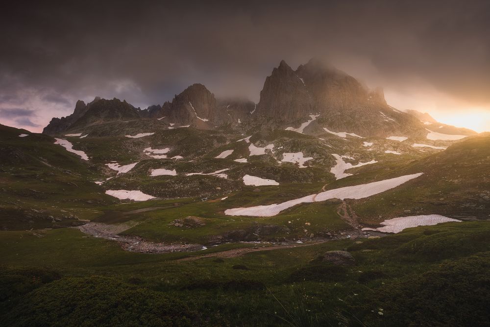 Далеко в горах