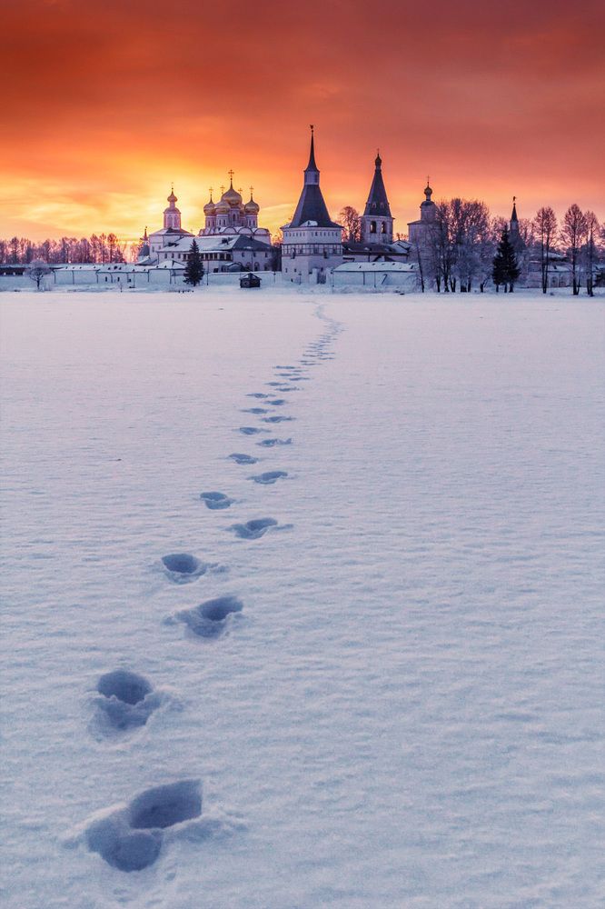 Ушёл в монастырь