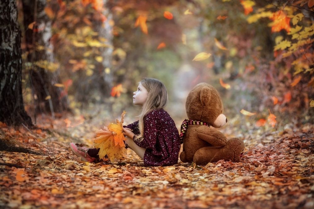 Уходит осень тихими шагами