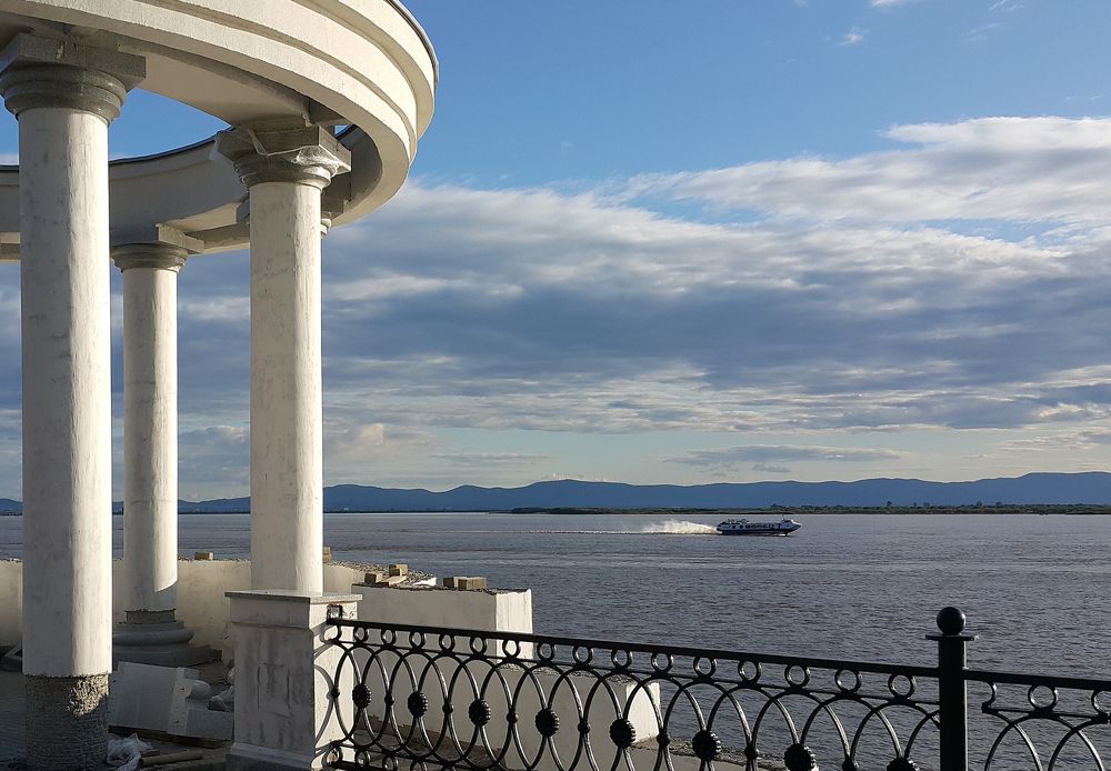 Вид с набережной на р. Амур