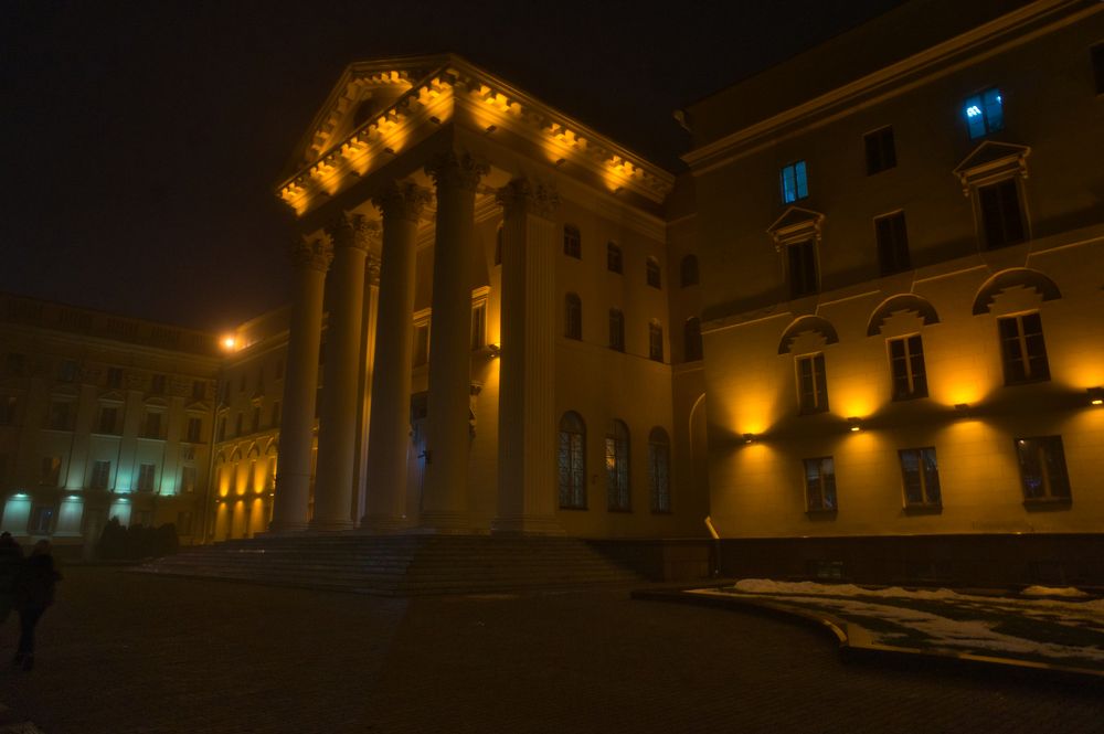 Минск здание откуда все слышно и видно