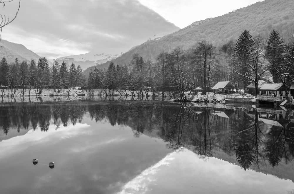 Чёрно-белая сказка Голубого озера...