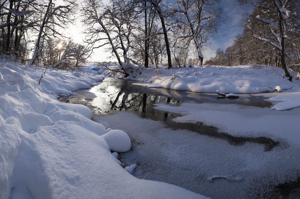 Зимний вечер у небольшой реки