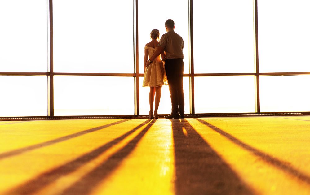 Двое у окна