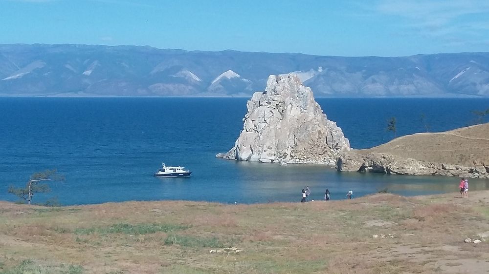 Скала Шаманка на Байкале