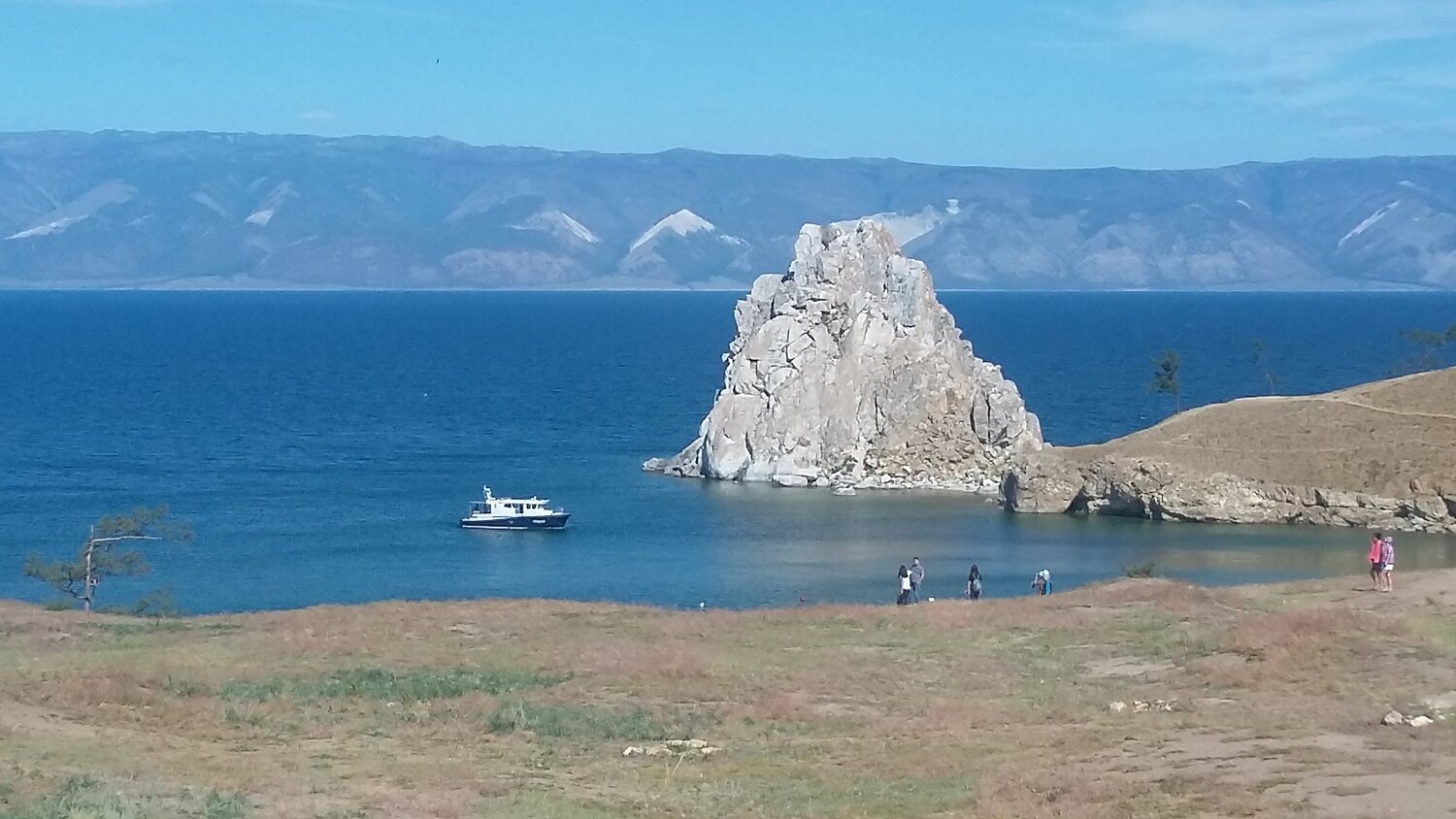 Скала Шаманка на Байкале
