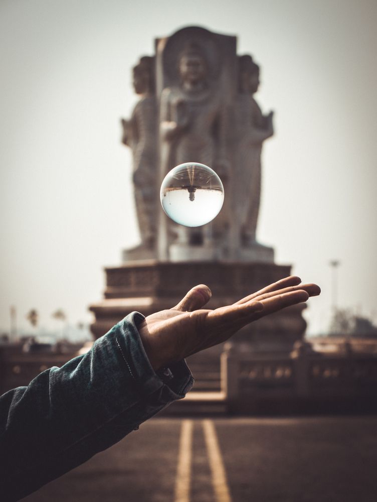 The flying lens ball