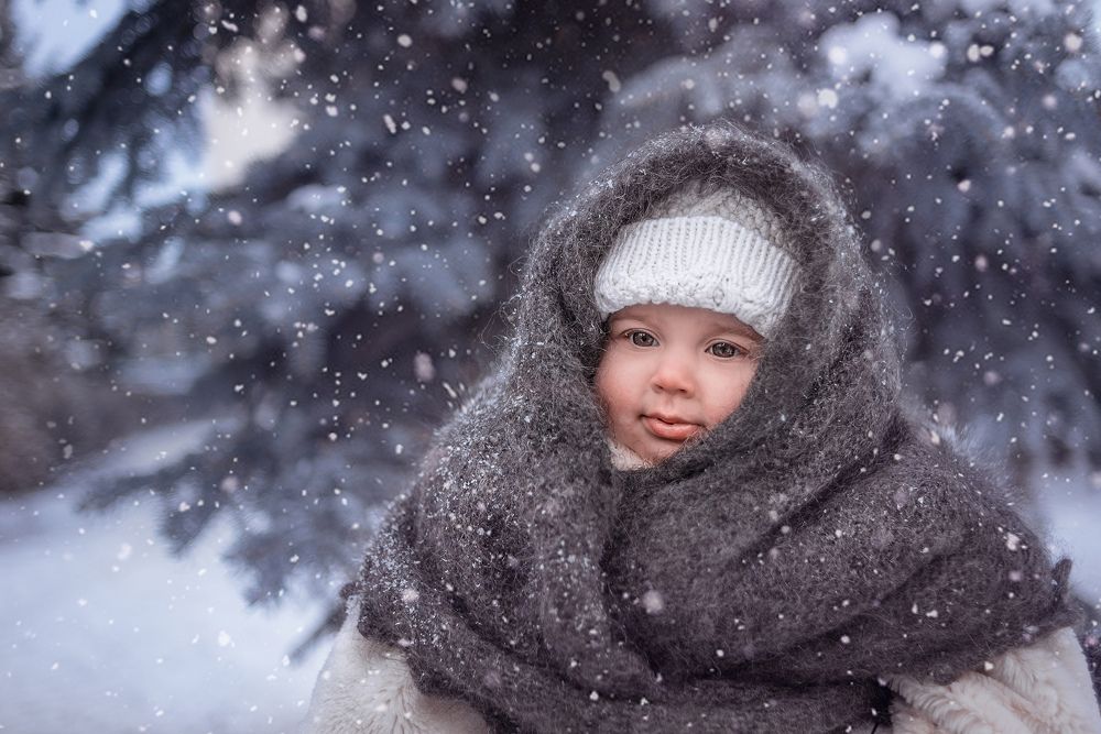 Портрет девочки в пуховом платке.