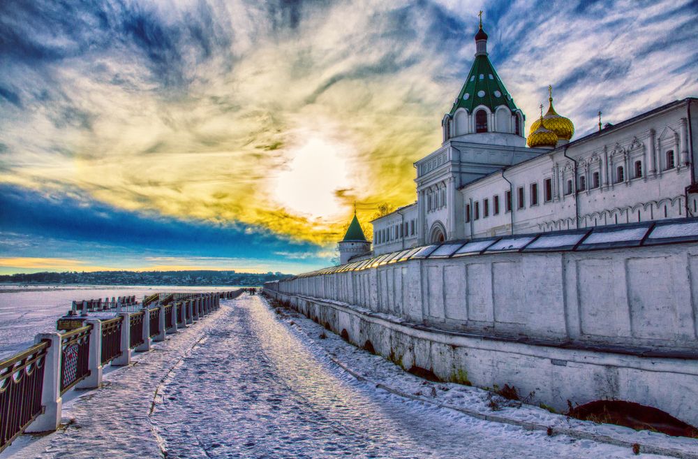 У стен Ипатия