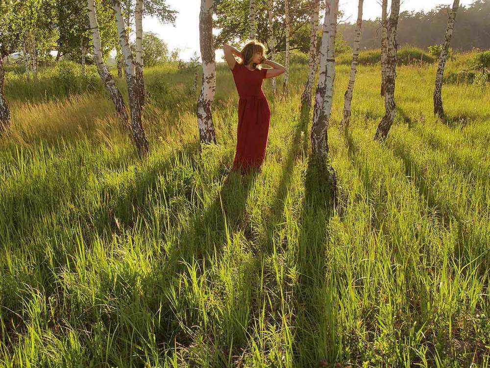 Среди берёз