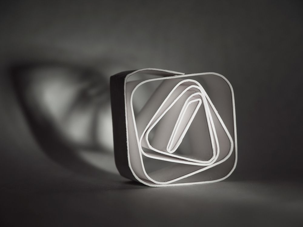 Натюрморт с бумагой