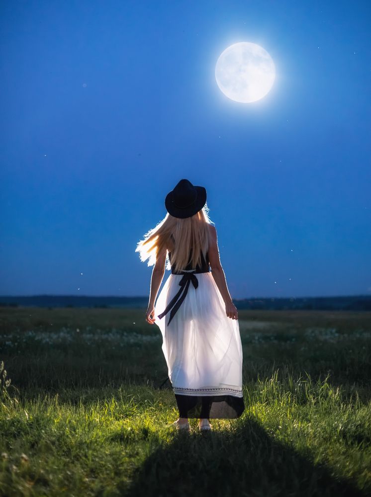 Влекомая луной