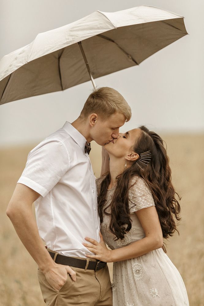 Поцелуй под зонтом